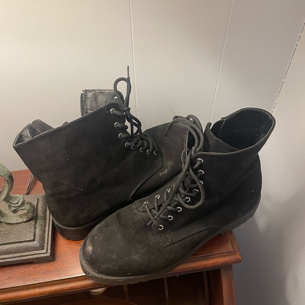 Combat boots
